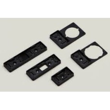 Держатель с клейким основание с креплением на отверстие д.22 мм для маркировки размером 27х15 мм